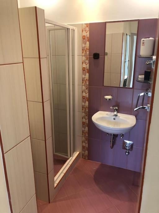 Awesome, 15 Mins To Center Home Budapeste Exterior foto